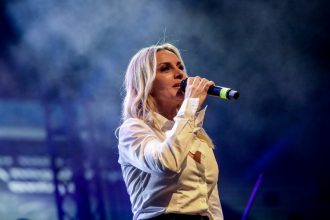 «Μου κάνει σκληρή κριτική» - Η Πέγκυ Ζήνα μιλά για την κόρης της, Ηλέκτρα