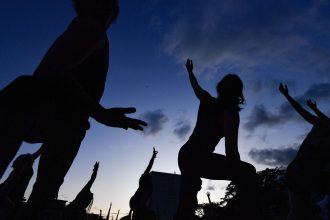 Γαλλία: Σύλληψη γκουρού διεθνούς αίρεσης γιόγκα και 40 ατόμων