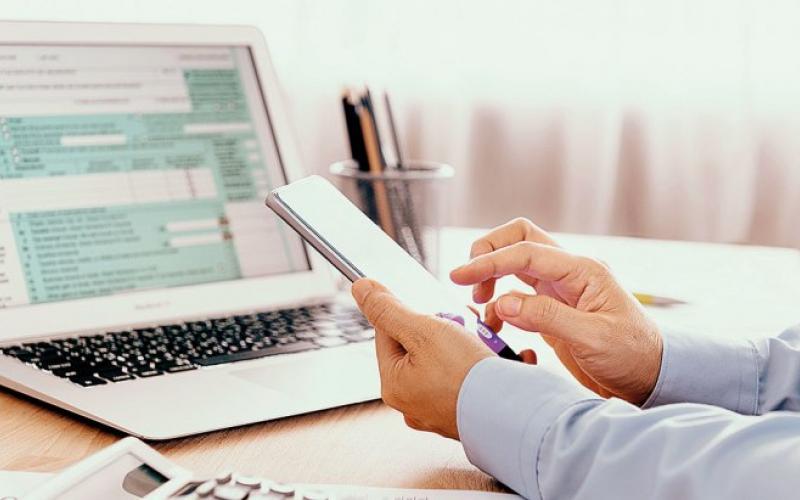 Εφορία: Πώς θα σαρώνει κάθε συναλλαγή των ελεύθερων επαγγελματιών - αυτοαπασχολούμενων