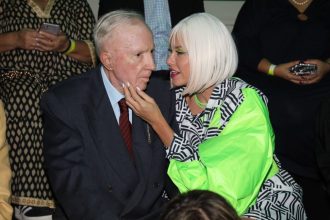 Κωνσταντίνος Πλεύρης: Συνόδευσε την Τζόρτζια Σιακαβάρα σε επίδειξη μόδας