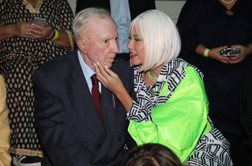 Κωνσταντίνος Πλεύρης: Συνόδευσε την Τζόρτζια Σιακαβάρα σε επίδειξη μόδας