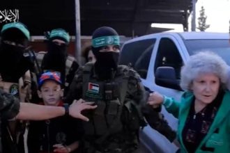 Μέση Ανατολή: Συγκίνηση στο Ισραήλ – Επανενώθηκαν με τις οικογένειές τους άτομα που ήταν όμηροι της Χαμάς