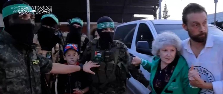 Μέση Ανατολή: Συγκίνηση στο Ισραήλ – Επανενώθηκαν με τις οικογένειές τους άτομα που ήταν όμηροι της Χαμάς