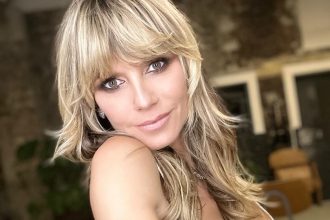 Χάιντι Κλουμ: Γυμνή με ένα σακάκι σε αγώνα της Φόρμουλα 1