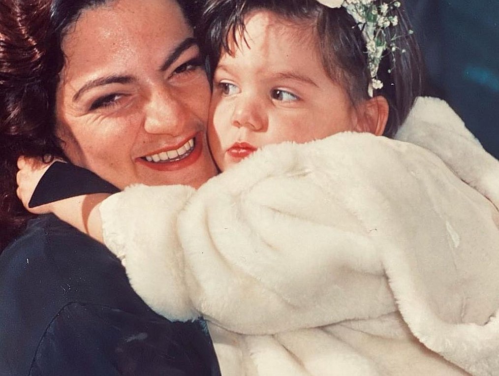 Βίκυ Σταυροπούλου: Οι τρυφερές ευχές στη Δανάη Μπάρκα για τα γενέθλιά της – “Να συνεχίσεις να μεγαλώνεις όμορφα”