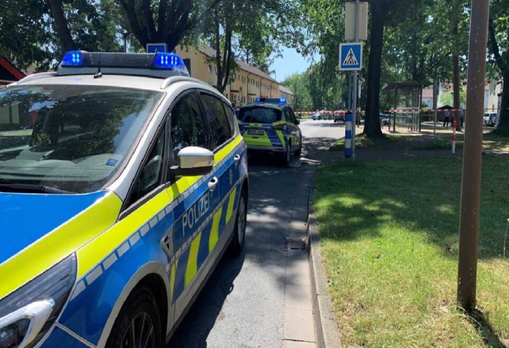 Κλειστό παραμένει το αεροδρόμιο του Αμβούργου - Πάνω από 12 ώρες κρατά όμηρο την κόρη του ο πατέρας