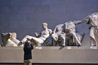 Sky News: Η Βρετανία είχε εξετάσει να μπλοκάρει την άδεια εξαγωγής των Γλυπτών του Παρθενώνα στην Ελλάδα