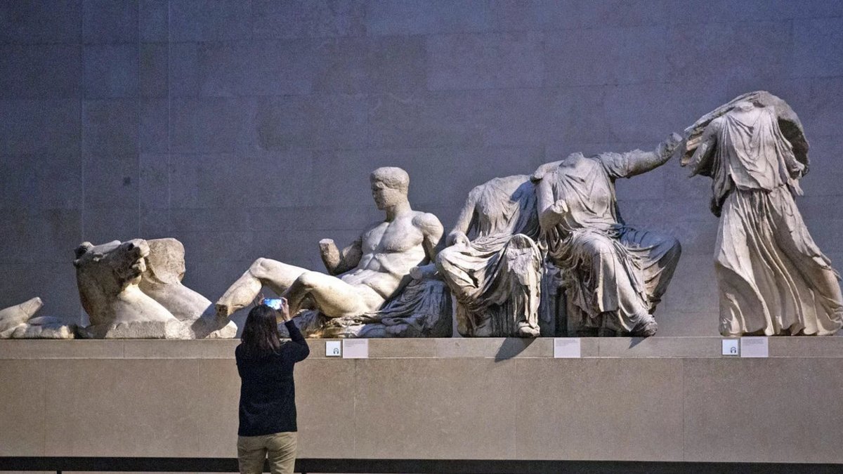 Sky News: Η Βρετανία είχε εξετάσει να μπλοκάρει την άδεια εξαγωγής των Γλυπτών του Παρθενώνα στην Ελλάδα
