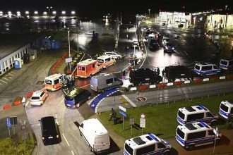 Παραδόθηκε ο 35χρονος Τούρκος που κρατούσε όμηρο το παιδί του στο αεροδρόμιο του Αμβούργου