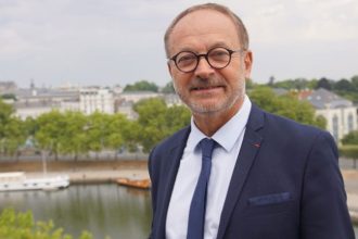 Γαλλία: Γερουσιαστής τέθηκε υπό κράτηση με την υποψία ότι νάρκωσε μια βουλευτή για να την βιάσει