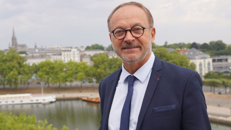 Γαλλία: Γερουσιαστής τέθηκε υπό κράτηση με την υποψία ότι νάρκωσε μια βουλευτή για να την βιάσει