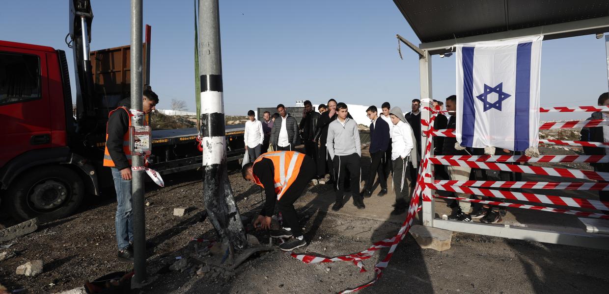 Ιερουσαλήμ: Πυροβολισμοί σε στάση λεωφορείου – Νεκροί μια γυναίκα, ένας ηλικιωμένος και οι δύο δράστες