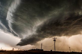 Γαλλία: Εν αναμονή της θύελλας «Κιαράν» από τον Ατλαντικό με ανέμους που φτάνουν τα 170 χλμ