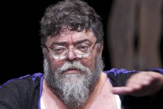 Σταμάτης Κραουνάκης: Η «χοντρή νευρικιά» είναι… διάσημος άνδρας