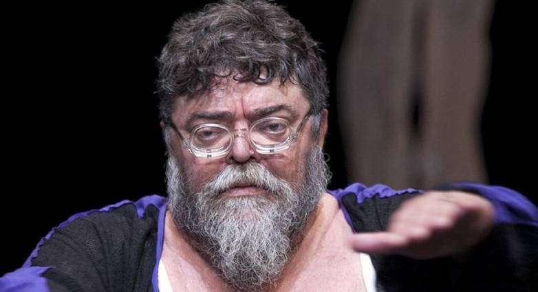 Σταμάτης Κραουνάκης: Η «χοντρή νευρικιά» είναι… διάσημος άνδρας