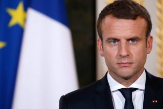 Μακρόν: Θα είμαστε αδυσώπητοι απέναντι στον αντισημιτισμό