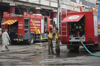 Πακιστάν: Τουλάχιστον 11 νεκροί από πυρκαγιά σε εμπορικό κέντρο στο Καράτσι