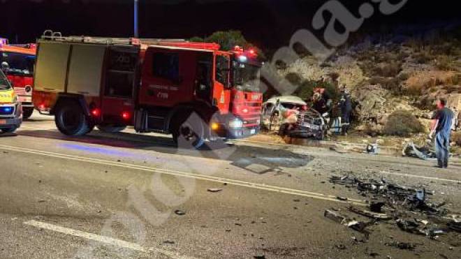 Σοκαριστικές εικόνες από το φρικτό τροχαίο στη Βάρκιζα - Νεκρά δύο κορίτσια 18 και 23 ετών (ΦΩΤΟ)