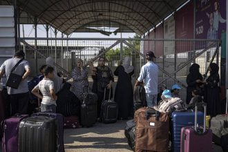Λωρίδα της Γάζας: 12 Έλληνες πέρασαν από τη Ράφα