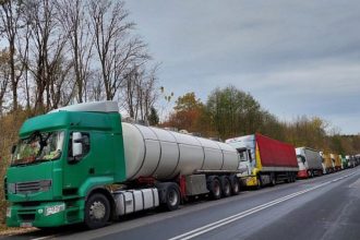 Πολωνία: Ακινητοποιημένες 3.000 νταλίκες στα σύνορα με την Ουκρανία