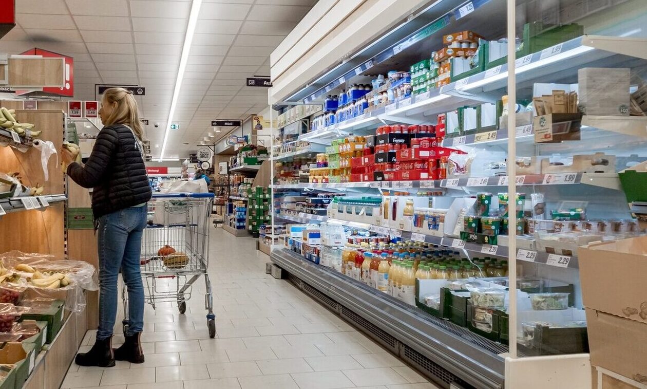 «Άλλα κόλπα» με τις τιμές και τα «καρτελάκια» - Το ...ράλι της ακρίβειας συνεχίζεται