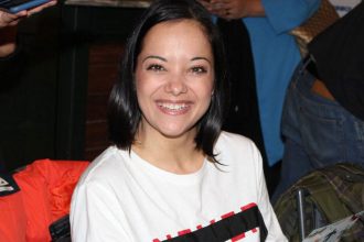 Η Κατερίνα Τσάβαλου εξομολογείται: «Η κόρη μου με είδε φέτος στο θέατρο και μου έλεγε “μαμά, αυτός γιατί σε έπιανε;”»