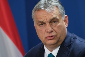 Ουγγαρία: «Εθνική ψηφοφορία» μέσω… Facebook οργανώνει ο Ορμπάν