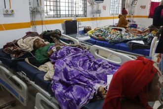 Ξεπέρασαν τους 143 οι νεκροί από τον ισχυρό σεισμό στο Νεπάλ