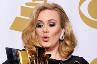 Παντρεύτηκε η Αντέλ;