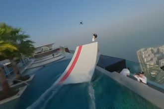 Αυτό δεν το έχετε ξαναδεί: Ελεύθερη πτώση από… πισίνα σε ουρανοξύστη 294 μέτρων! BINTEO