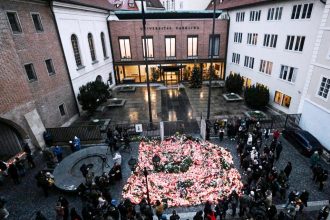 Πράγα: Βρέθηκε στο σπίτι του μακελάρη το όπλο της δολοφονίας πατέρα και κόρης - Εντοπίστηκε και αυτοσχέδια βόμβα