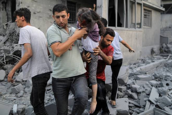 Συνεχίζονται οι βομβαρδισμοί στη Γάζα μετά το τέλος της εκεχειρίας – Τουλάχιστον 200 νεκροί