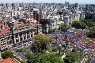 Στους δρόμους οι Αργεντίνοι – Διαδηλώνουν κατά του σχεδίου λιτότητας της κυβέρνησης Μιλέι