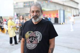 Αντώνης Καφετζόπουλος: «Μου είναι συμπαθής ο Κασσελάκης το ότι είναι ανοιχτά γκέι και παντρεύτηκε»