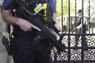 Συναγερμός στην Ουαλία: Επίθεση ενόπλου με μαχαίρι - Σε lockdown πολλά σχολεία