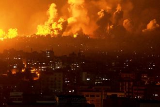 Ισραηλινό σφυροκόπημα στη Γάζα: Επλήγησαν πάνω από 200 στόχοι, επιβεβαιώθηκε ο θάνατος πέντε ομήρων