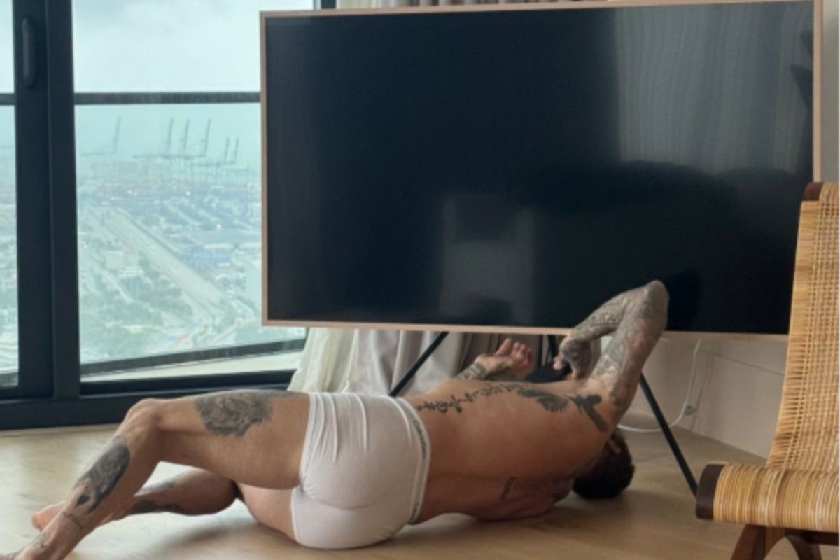 Ντέιβιντ Μπέκαμ: Φτιάχνει μια τηλεόραση μόνο με το εσώρουχό του