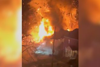 ΗΠΑ: Τεράστια έκρηξη σε σπίτι στη Βιρτζίνια στη διάρκεια αστυνομικής έρευνας – ΒΙΝΤΕΟ