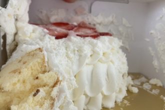 Iαπωνία: Πολυτελές πολυκατάστημα ζήτησε «συγγνώμη» για 807 χριστουγεννιάτικες τούρτες που κατέρρευσαν