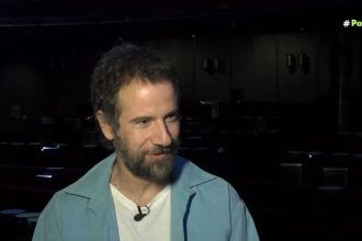 Κωστής Μαραβέγιας: «Δεν με φλερτάρουν στα social media, μάλλον είμαι πολύ φλώρος»