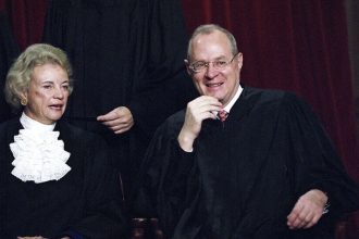 Σάντρα Ντέι Ο Κόνορ: Πέθανε η πρώτη γυναίκα που υπηρέτησε στο Ανώτατο Δικαστήριο των ΗΠΑ