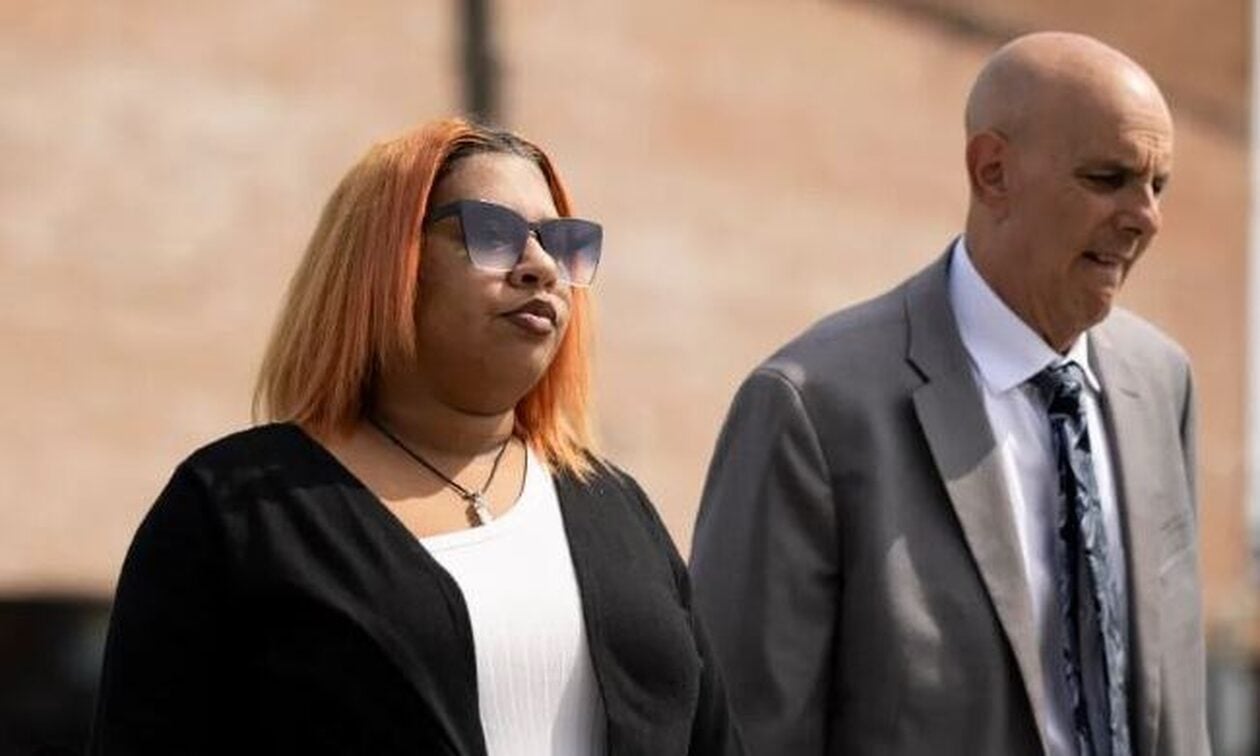 Σε φυλάκιση 2 ετών καταδικάστηκε η μητέρα μαθητή που πυροβόλησε και τραυμάτισε τη δασκάλα του