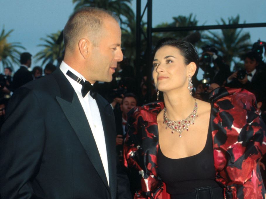 Η Ντέμι Μουρ μετακόμισε δίπλα στον Μπρους Γουίλις επειδή «πλησιάζει το τέλος του»