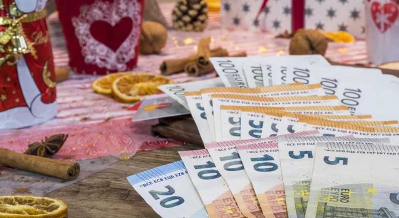 Δώρο Χριστουγέννων, εφάπαξ και επιδόματα από ΔΥΠΑ και e-ΕΦΚΑ: Ποιοι πληρώνονται από σήμερα Δευτέρα