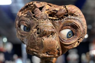 Πωλήθηκε σε δημοπρασία το μηχανικό κεφάλι του E.T.