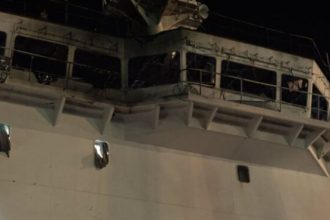 Ουκρανία: Η στιγμή που πύραυλος βυθίζει το ρωσικό πλοίο Novotcherkassk