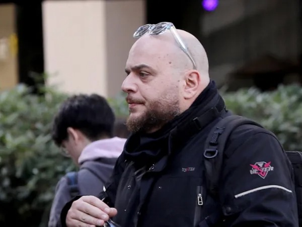 Ο Λαμπρόπουλος είπε «δεν μπορώ με τον βλάκα τον Μαραβέγια» σε ακροατή που ήταν ο… Μαραβέγιας!