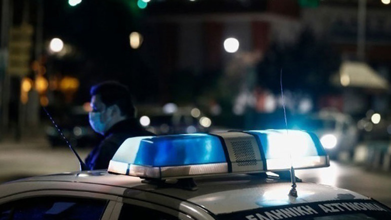 Πέρασε με κόκκινο 12 φανάρια και τράκαρε με περιπολικό για να αποφύγει το αλκοτέστ