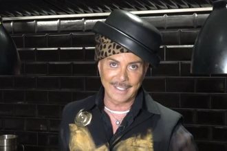 Λάκης Γαβαλάς: Τα Χριστούγεννα στη φυλακή και η σχέση με τις αδερφές του