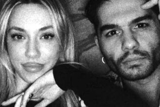 Γαρυφαλλιά Καληφώνη: Αγέλαστη και με το κινητό στο χέρι στη πρώτη κοινή εμφάνιση μετά από ένα χρόνο